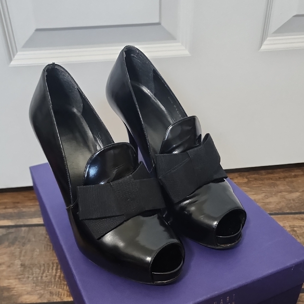 Stuart Weitzman Bowtie Shiny Black Peep Toe Heels Size 8 Medium
